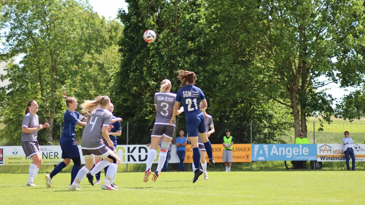 Die SGM Crailsheim/Jagstheim/Onolzheim (blau) verlor das Relegationsspiel bei der SGM Aufhausen/Nellingen 0:3.