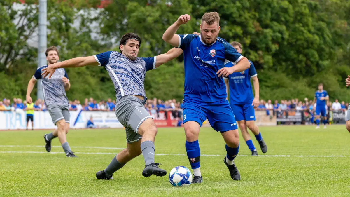 TSV Berkheim (grau) vs. SGM Bad Überkingen-Hausen (blau),Fußball, Entscheidungsspiel 1 in BZL - Bezirk Neckar/Fils, Saison 2025/2026, Rasenplatz Stadion Ebersbach, Strutstr. 15, 73061 Ebersbach, 16.06.2026 - 18:30 Uhr: Philipp Keller (SGM Bad Überkingen/Hausen #18)
TSV Berkheim (grau) vs. SGM Bad Überkingen-Hausen (blau),Fußball, Entscheidungsspiel 1 in BZL - Bezirk Neckar/Fils, Saison 2025/2026, Rasenplatz Stadion Ebersbach, Strutstr. 15, 73061 Ebersbach, 16.06.2026 - 18:30 Uhr,
Foto: PhotoPeet / Sport- & Eventfotografie / Peter Harich
