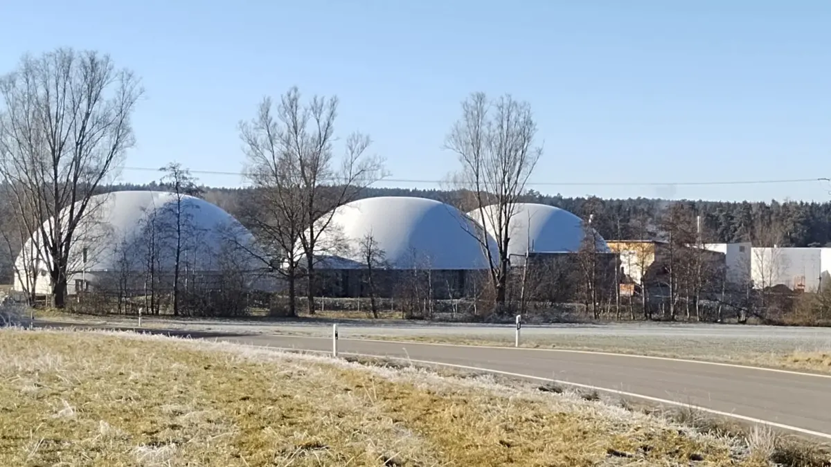 Die Biogasanlage im Bittelbronner Bauernfeld. Noch ist es offen, ob von dort aus auch der Nachbarort Wiesenstetten mit Nahwärme versorgt werden soll.