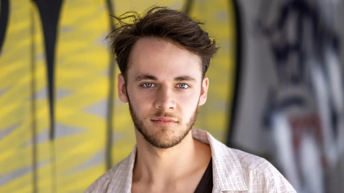 Fabian Hanis verkörperte bis Herbst 2025 Tonis Halbbruder Robin Zielke.