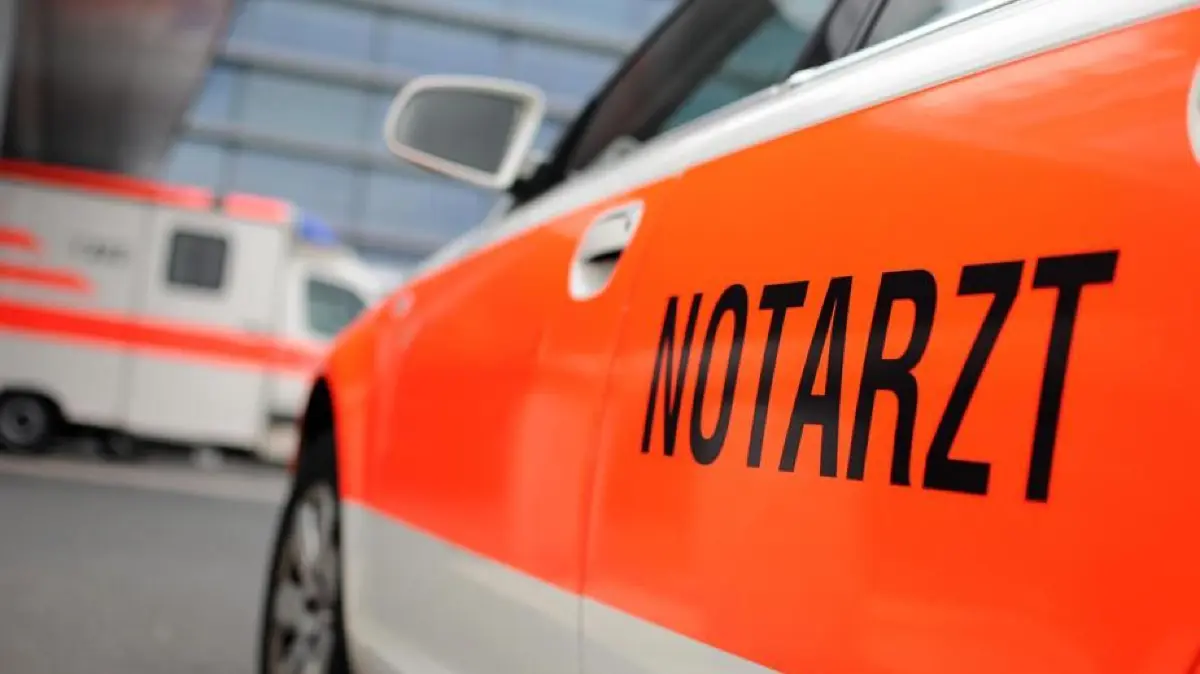 Notarzt Krankenwagen Rettungswagen Rettungsdienst Symbolfoto Blaulicht Schwabo OV LZ
