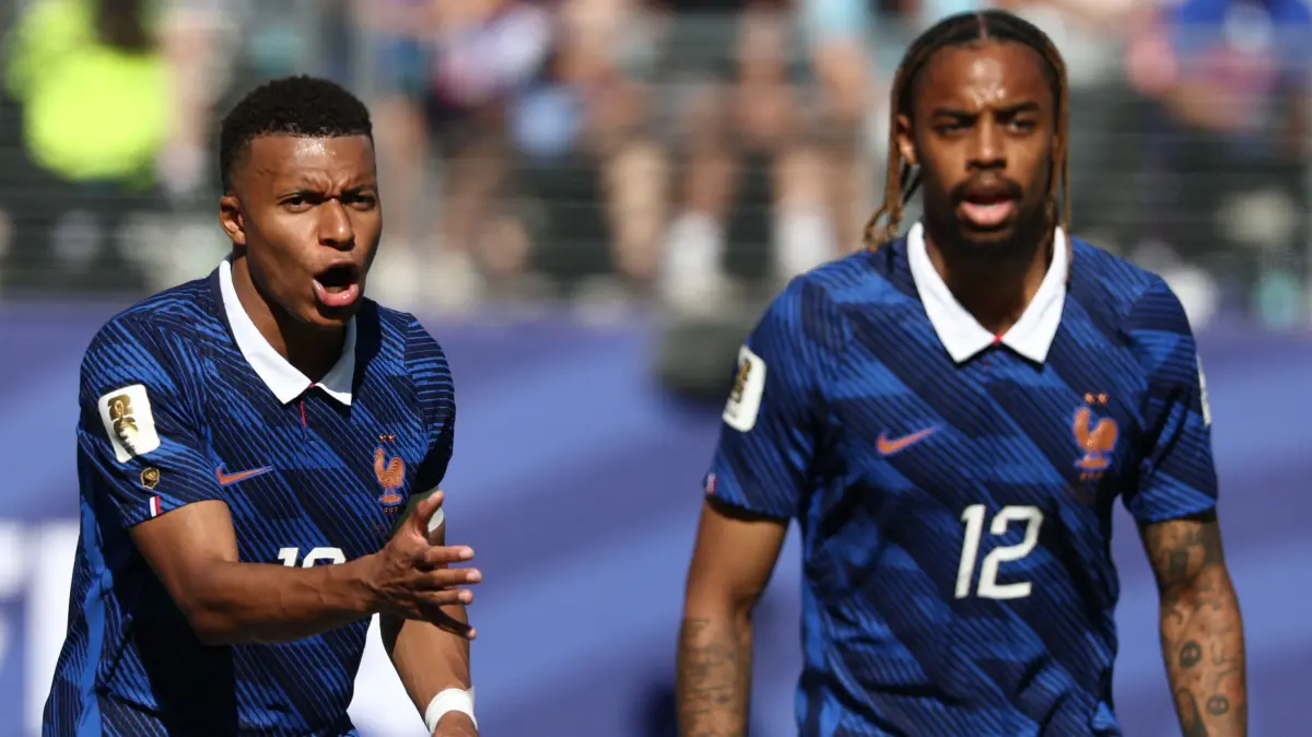 FBL-WC-2026-MATCH17-FRA-SEN: France's forward #10 Kylian Mbappe reacts next to forward #12 Bradley Barcola during the 2026 World Cup Group I football match between France and Senegal at the New York/New Jersey Stadium in East Rutherford on June 16, 2026. (Photo by FRANCK FIFE / AFP)