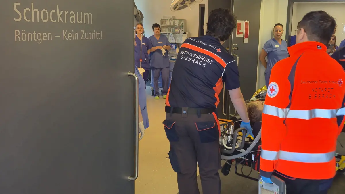 Nach einem fiktiven Hubschrauberabsturz im Landkreis Biberach wurden insgesamt 14 Übungspatienten ins Klinikum Ehingen eingeliefert.