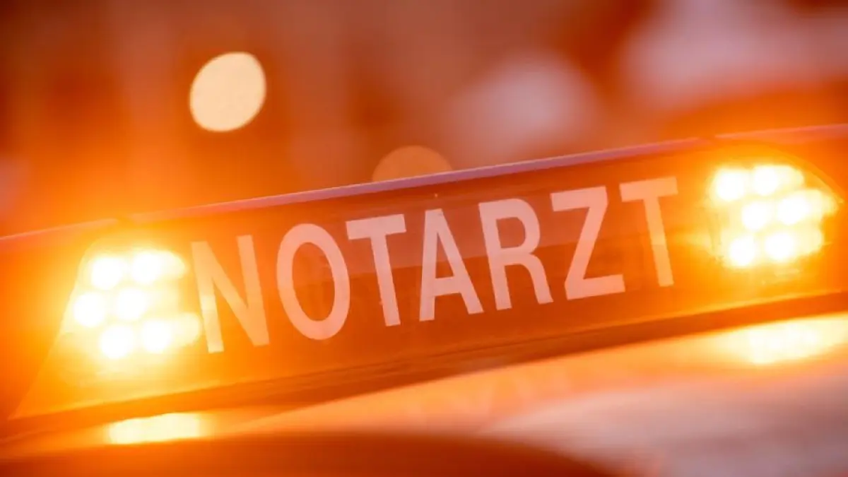 Einsatzwagen Notarzt Rettungswagen Rettungsdienst Symbolfoto Blaulicht Schwabo OV LZ