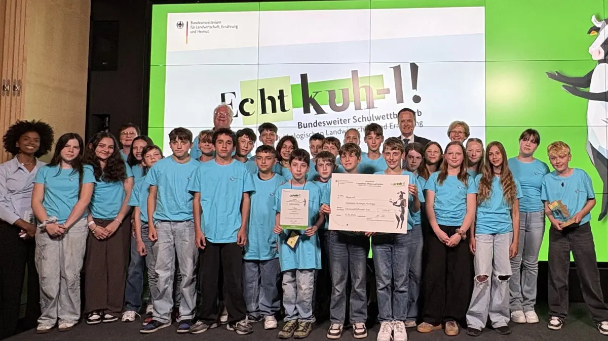Die Klasse 6d des Hechinger Gymnasiums hat im Landwirtschaftsministerium in Berlin ihren Preis entgegengenommen.