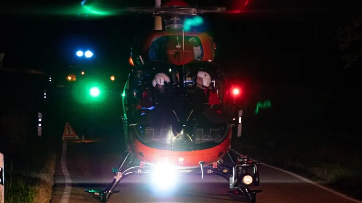 Rettungshubschrauber Nacht Blaulicht Symbolfoto Schwabo LZ OV