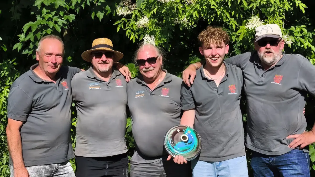 Nach hartem Kampf: Die Herren der Eissportabteilung des VfL Munderkingen.