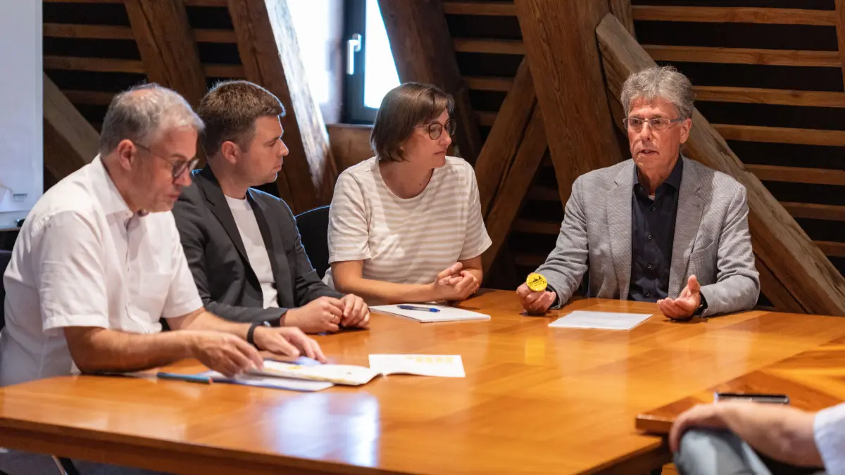 Rathaus Rechberghausen (Schlossbühne), Gespräch zu Gemeindefinanzen, mit 4 Bürgermeistern. OB Oliver Marzian, Sascha Krötz, Claudia Dörner, Martin Stölzle v. li