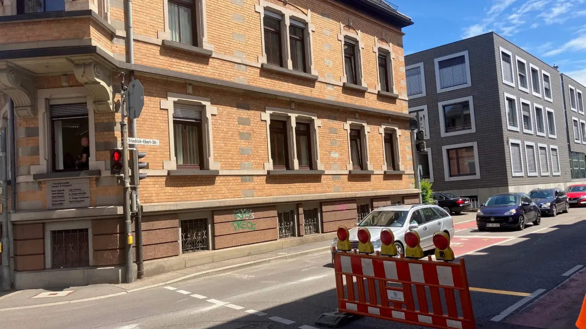 In der Göppinger Innenstadt kommt es aufgrund von Schäden im Gasnetz aktuell zu Verkehrsbehinderungen.