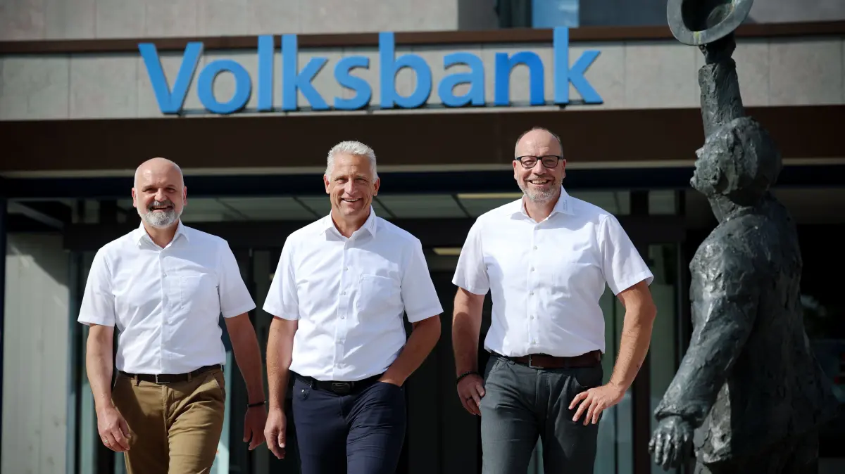 Die Vorstandsmitglieder der Volksbank Ermstal-Alb. v.l.: Daniel Schweizer, Matin Schnitzler und Michael Stadelmaier.