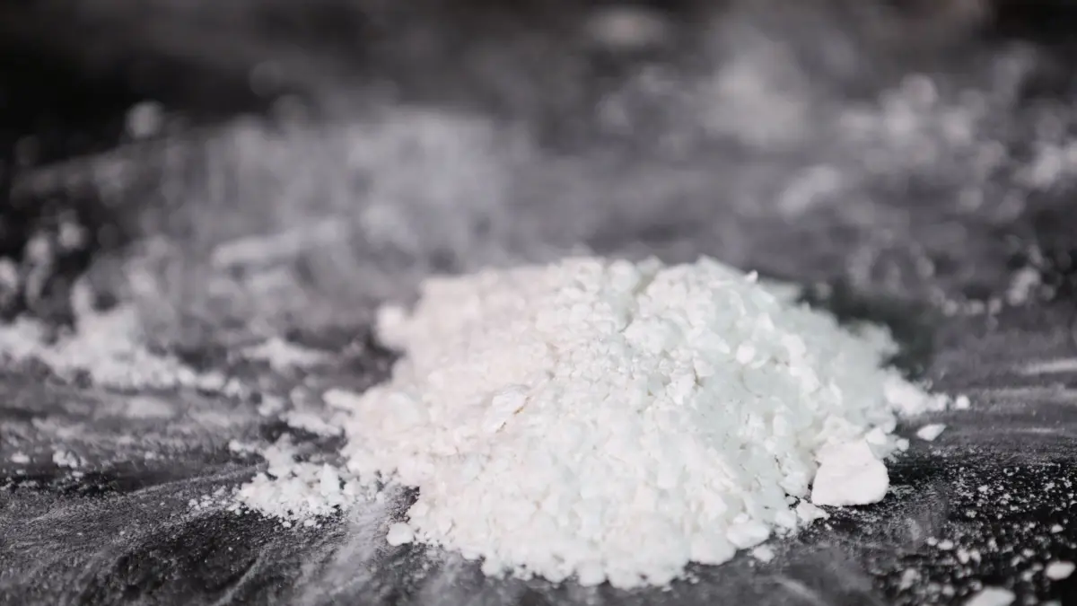 Kokainhandel: ARCHIV - 20.07.2017, Hamburg: Ein Teil eines früheren großen Kokainfunds wird bei einer Pressekonferenz von der Polizei gezeigt. (zu dpa: «Festnahmen bei Schlag gegen internationalen Kokainhandel») Foto: Christian Charisius/dpa +++ dpa-Bildfunk +++