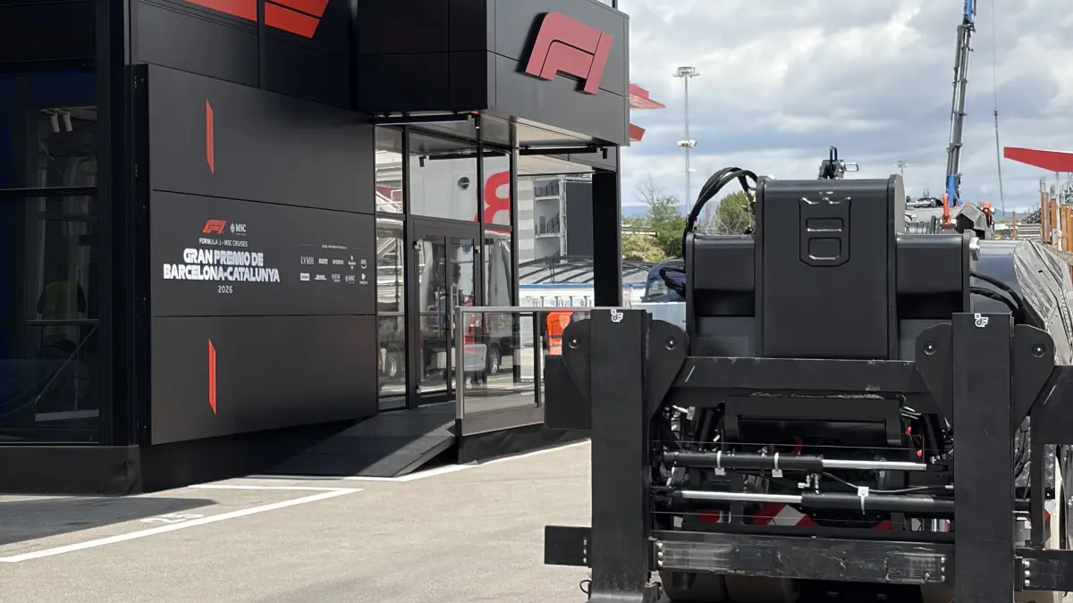 Zur Saison 2026 ist die Firma Hanselmann in der Formel 1- mit elektrisch betriebenen Hebegeräten in der Boxengasse