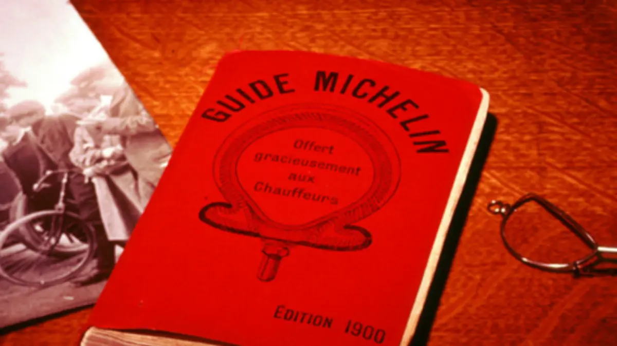 1900 ist der Guide Michelin für Chauffeure entstanden. Heute ist die Restaurantbibel ein Standardwerk für Foodis