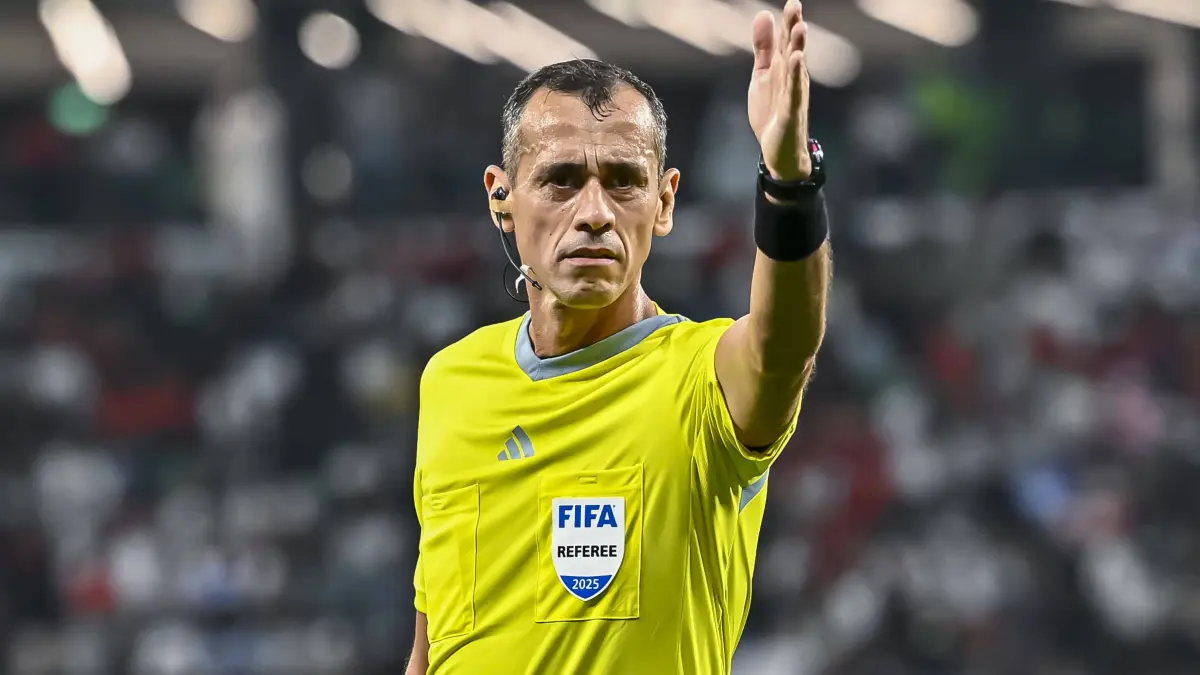 Mauritania v Kuwait : FIFA Arab Cup 2025 Qualification Stage Play-off match Referee Juan Gabriel Benitez reacts during the FIFA Arab Cup 2025 Qualification Stage Play-off match between Mauritania v Kuwait at Jassim Bin Hamad Stadium in Doha, Qatar, on November 25, 2025. DOHA Qatar Copyright: xNOUSHADxTHEKKAYILx