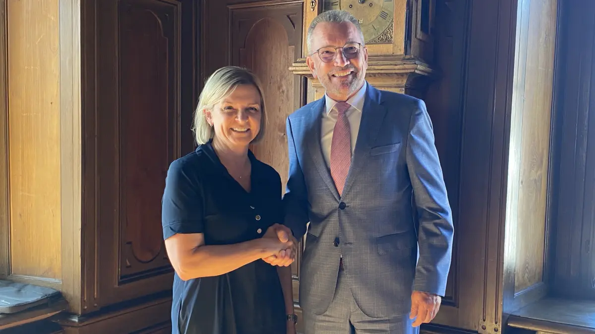 Neue ehrenamtliche Stellvertreterin: Susanne Heckenberger und OB Alexander Baumann.