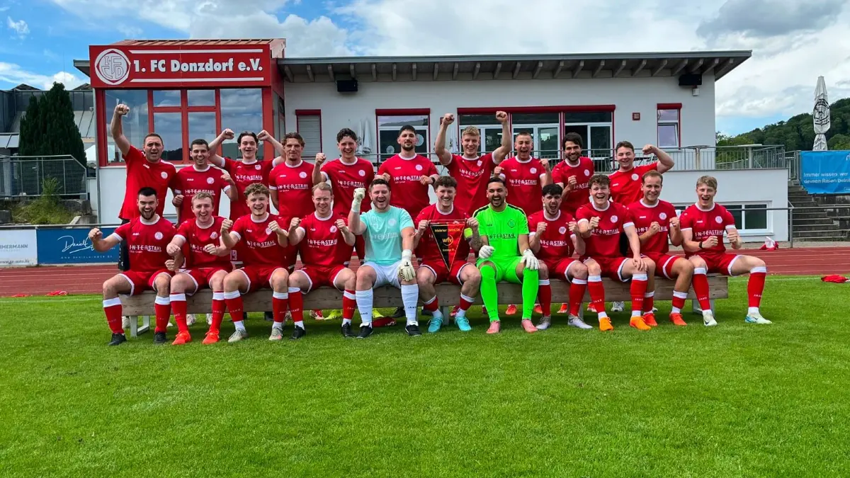 Mannschaft FC Donzdorf II Meister der Fußball-Kreisliga B10