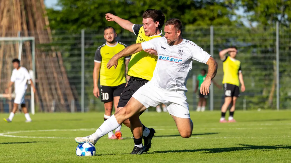 TSV Obere Fils (gelb) vs. TV Altenstadt (rot), Fußball, Relegationsspiel Finale in A3 - Bezirk Neckar/Fils, Saison 2025/2026, Rasenplatz Wäschenbeuren, Maitiser Straße, 73116 Wäschenbeuren, 18.06.2026 - 18:30 Uhr: Ekrem Hodzic (TV Altenstadt #11)
TSV Obere Fils (gelb) vs. TV Altenstadt (rot), Fußball, Relegationsspiel Finale in A3 - Bezirk Neckar/Fils, Saison 2025/2026, Rasenplatz Wäschenbeuren, Maitiser Straße, 73116 Wäschenbeuren, 18.06.2026 - 18:30 Uhr,
Foto: PhotoPeet / Sport- & Eventfotografie / Peter Harich
