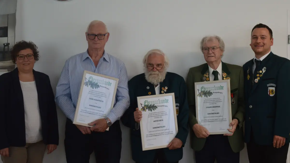 Die neuen Ehrenmitglieder des Schützenverein Rangendingen (von links): 2. Vorsitzende Julia Jäger, Hans Schaffroth, Anton Heck, Johann Dieringer und Oberschützenmeister Ralf Dieringer.