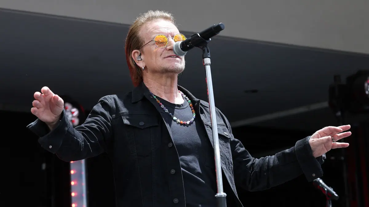 Former Presidents Gather For The Obama Presidential Center Dedication Ceremony: CHICAGO, ILLINOIS - JUNE 18: Bono of U2 performs during the dedication ceremony for the opening of the Barack Obama Presidential Center in John Lewis Plaza on June 18, 2026 in Chicago, Illinois. Barack Obama served as the 44th president of the United States from 2009 to 2017 and was the first African American to hold the office. Win McNamee/Getty Images/AFP (Photo by WIN MCNAMEE / GETTY IMAGES NORTH AMERICA / Getty Images via AFP)