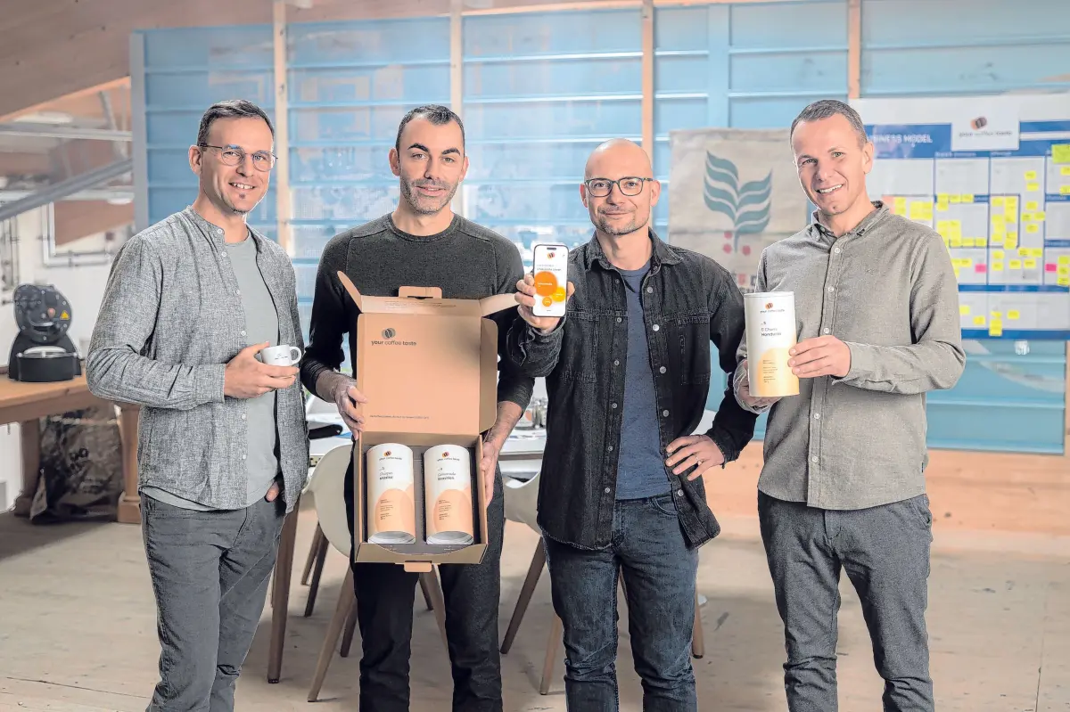Die Gründer der YourCoffeeTaste GmbH: Peter und Florian Schöffler (jeweils außen), Markus Laepple und Michael Henn (Bild Mitte rechts). ⇥⇥Fotos: YourCoffeeTaste GmbH