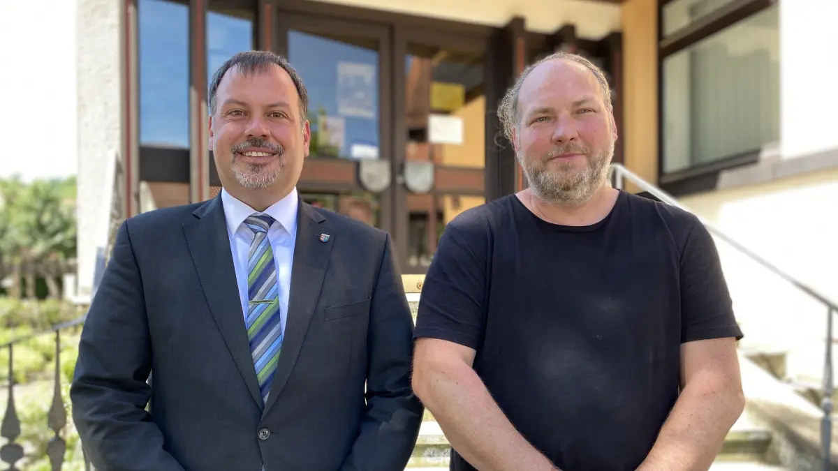Bürgermeister Peter Keilhofer und Stadtplaner Ralf Duffner stellen das Gemeindeentwicklungskonzept vor.