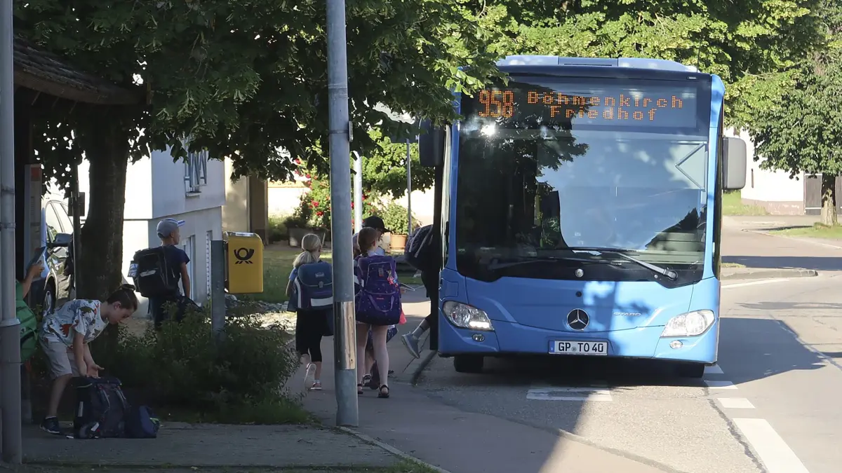 Böhmenkirch - Für die Eltern der Grundschüler aus den Böhmenkircher Teilorten, wie hier in Steinenkirch, wird der Schulbus wieder teurer.