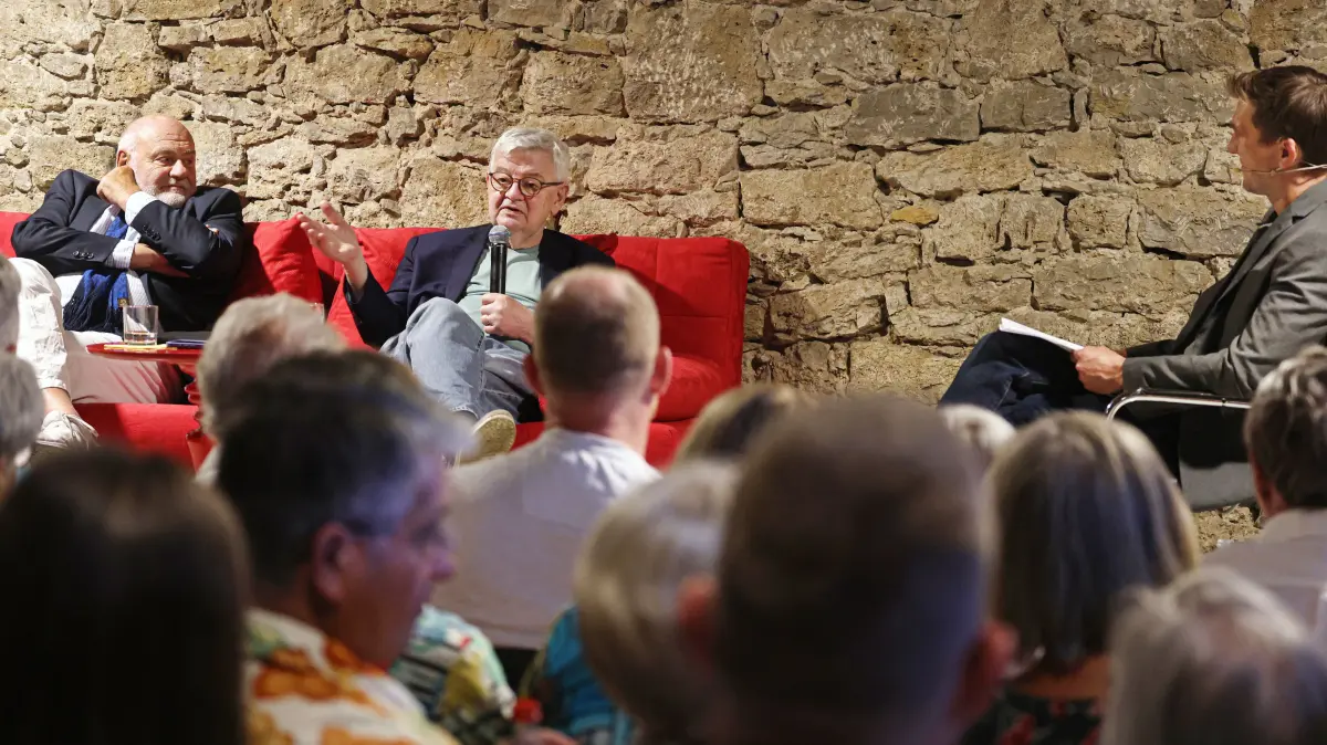 800 Jahre Langenburg Urgesteine der Grünen Joschka Fischer Rezzo Schlauch moderiert von Redakteur Sebastian Unbehauen