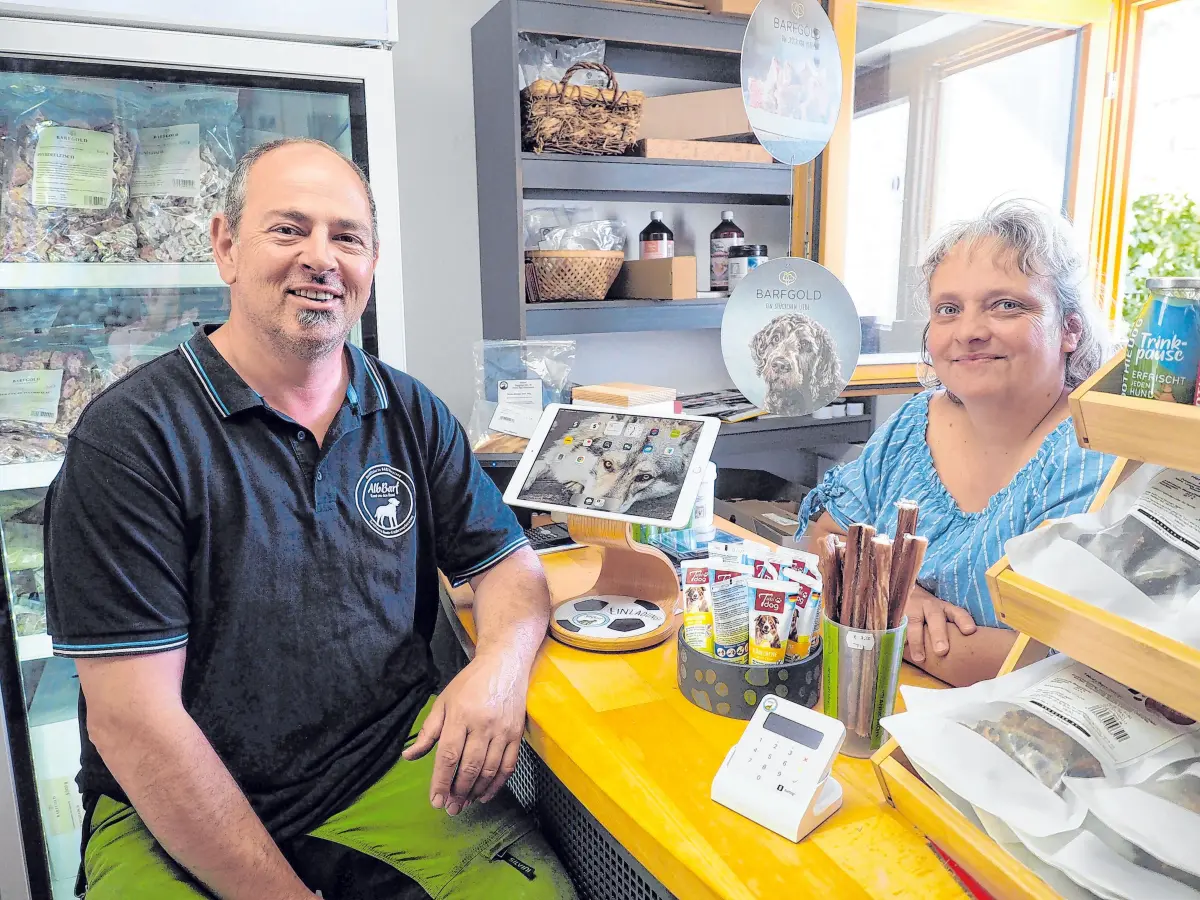 Jens und Silvia Barth in ihrem Geschäft, das es bereits seit fünfJahren gibt.⇥Foto: Heike Allmendinger