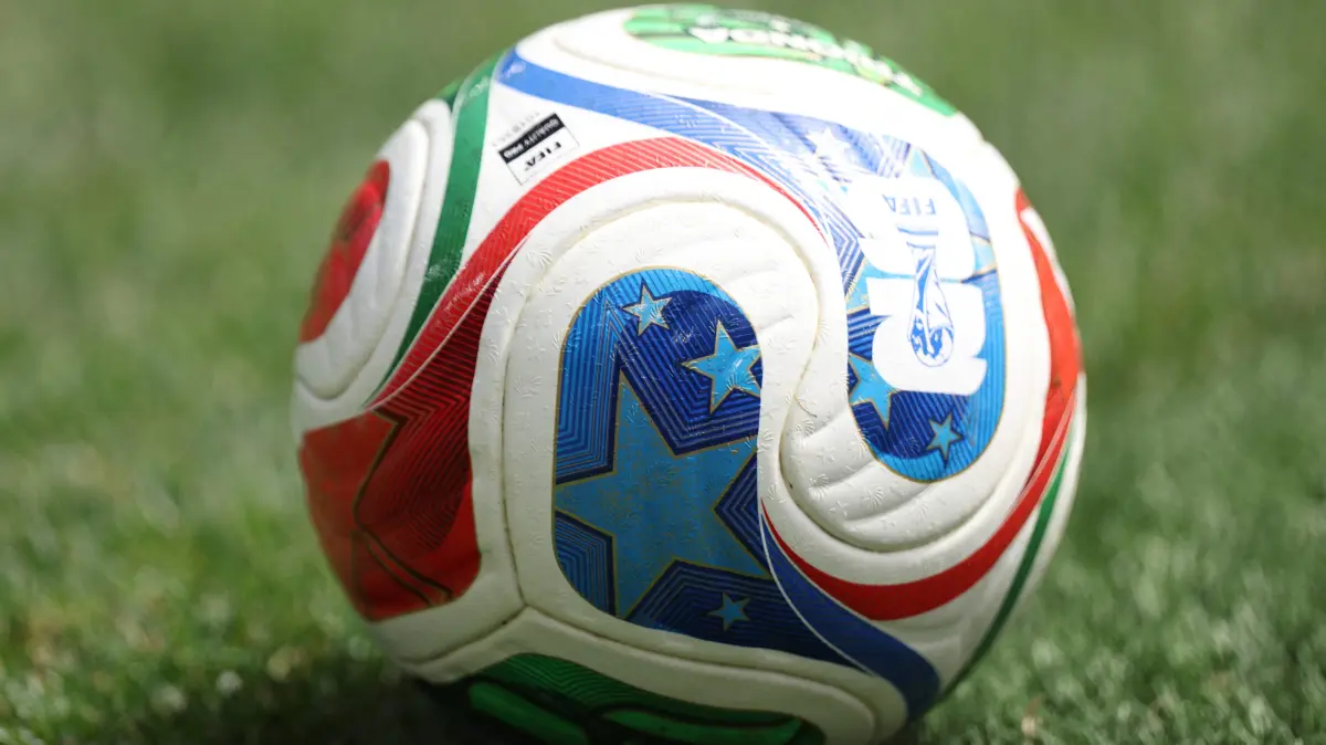 USA v Australia: Group D - FIFA World Cup 2026: SEATTLE, WASHINGTON - JUNE 19: The adidas Trionda match ball is seen before the FIFA World Cup 2026 Group D match between USA and Australia at Seattle Stadium on June 19, 2026 in Seattle, Washington. Emilee Chinn/Getty Images/AFP (Photo by Emilee Chinn / GETTY IMAGES NORTH AMERICA / Getty Images via AFP)