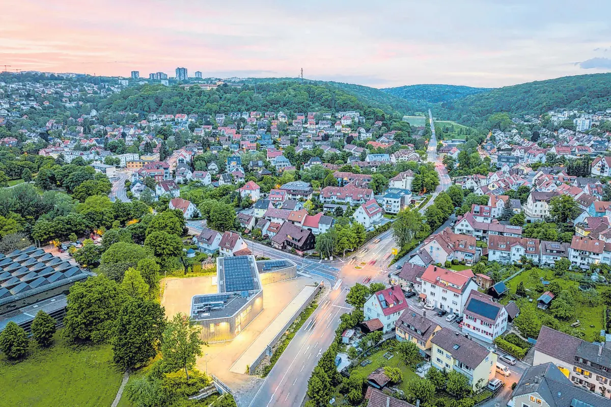 Ein schöner Blick auf Lustnau: Vorne mittig ist das neue Feuerwehrhaus gut zu sehen. ⇥Foto: Oliver Rieger Photography