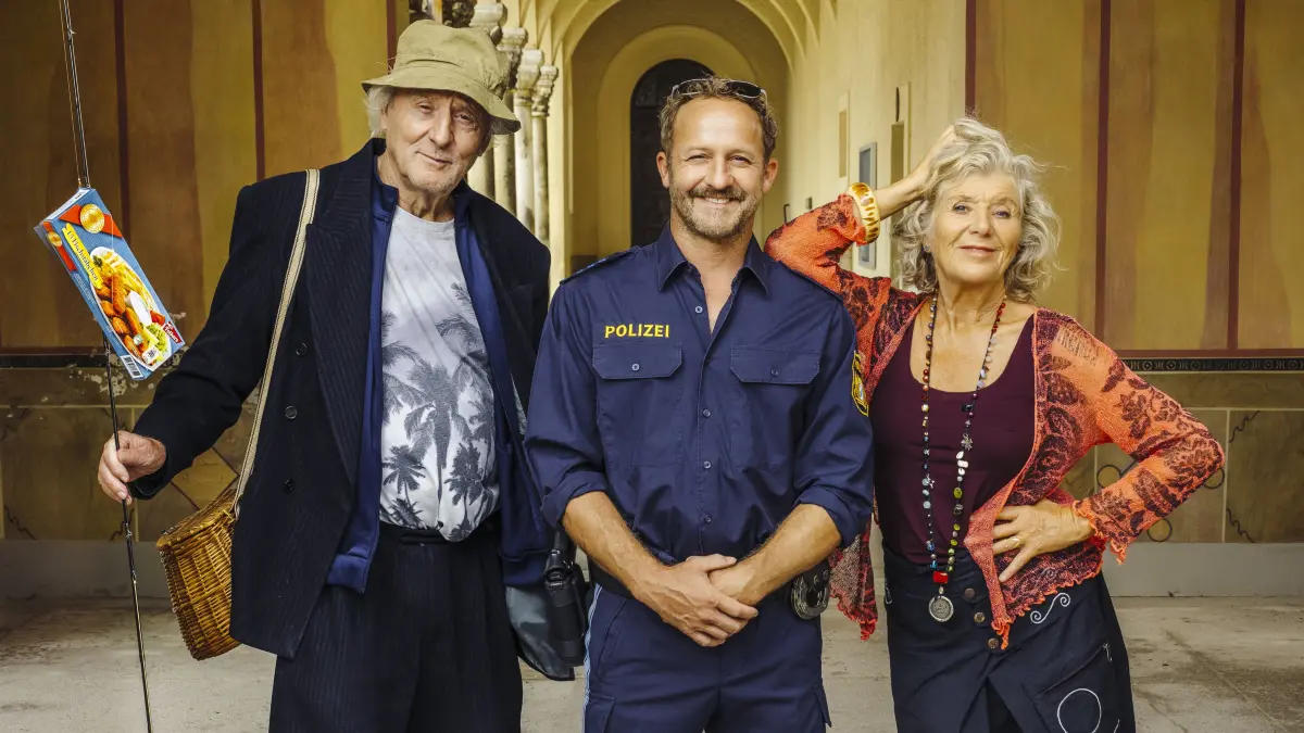 In „Servus Eddie – Spätes Glück“ kümmert sich Eddie (Maximilian Brückner, M.) um den obdachlosen Adam (Günther Maria Halmer).