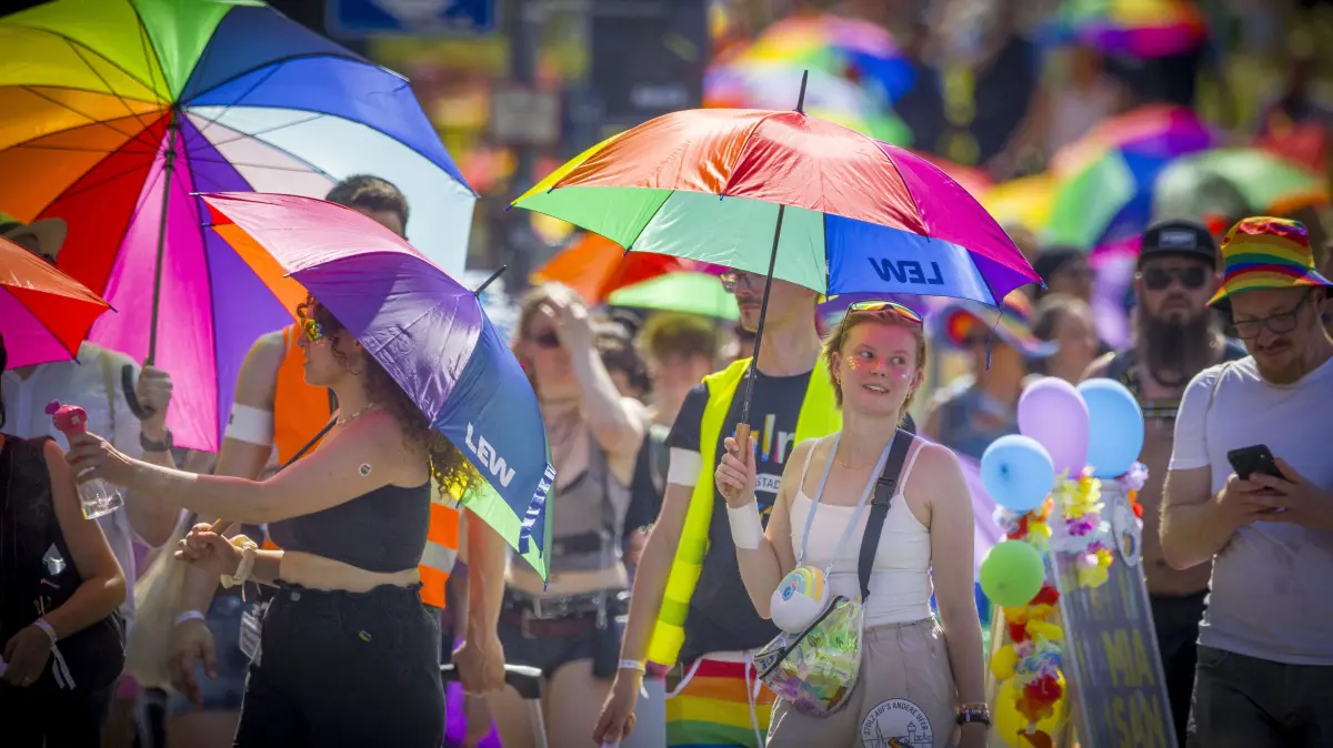 15 Jahre CSD Ulm & Neu-Ulm 15 Jahre CSD Ulm & Neu-Ulm - Demo-Parade15 Jahre CSD Ulm & Neu-Ulm - Demo-Parade15 Jahre CSD Ulm & Neu-Ulm - Demo-Parade- Demo-Parade