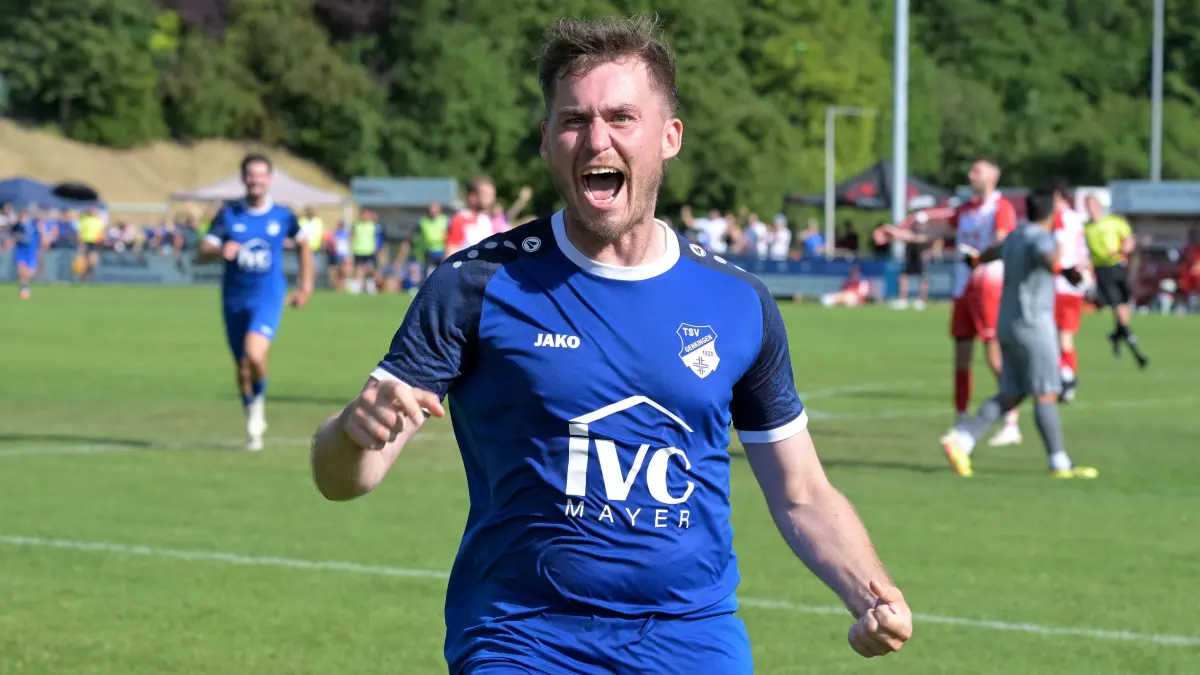 Fussball Rel. in BL | TSV Genkingen vs. SV Degerschlacht: Fussball Relegation in BL / Finale | TSV Genkingen (blau) vs. SV Degerschlacht (weiss/rotI)// 2026-06-20 // Foto: JoBaur // Torjubel Doppeltorschuetze #2 Dominik Freuh (TSV Genkingen) beim 2:1