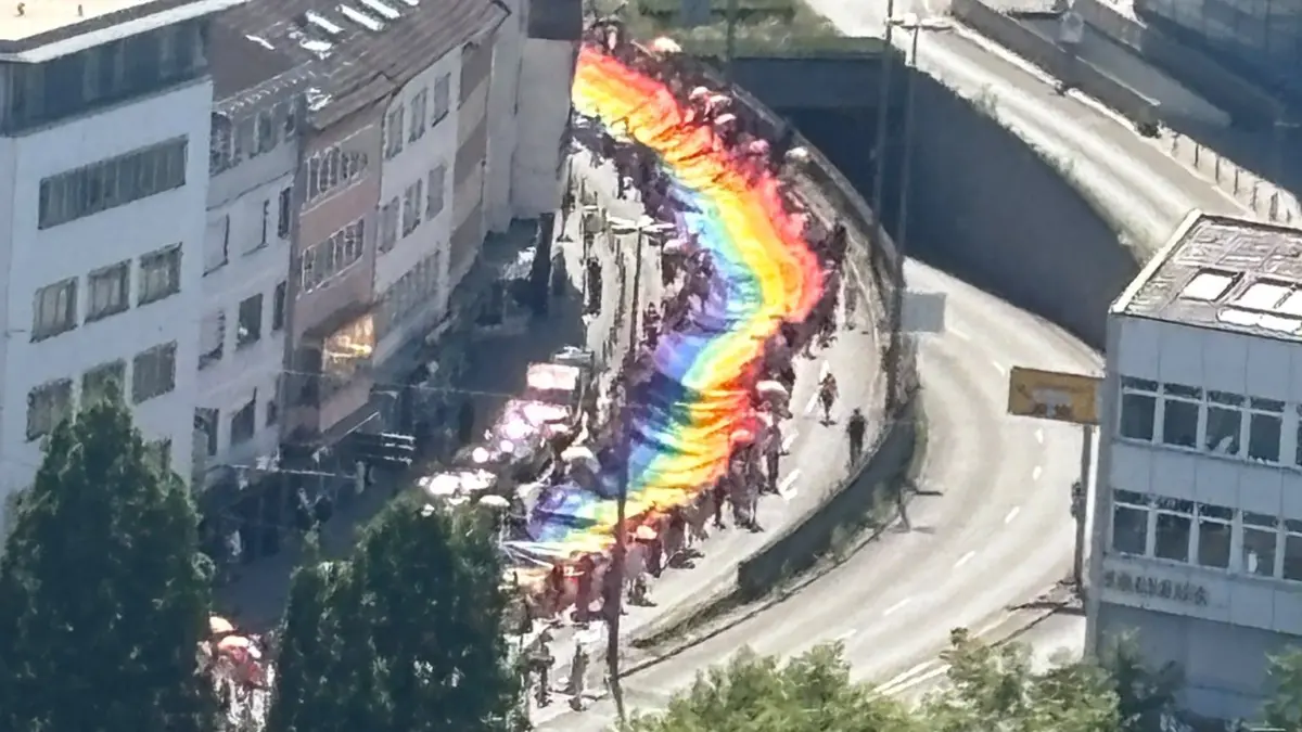 Ein Blick auf den Demozug von oben.