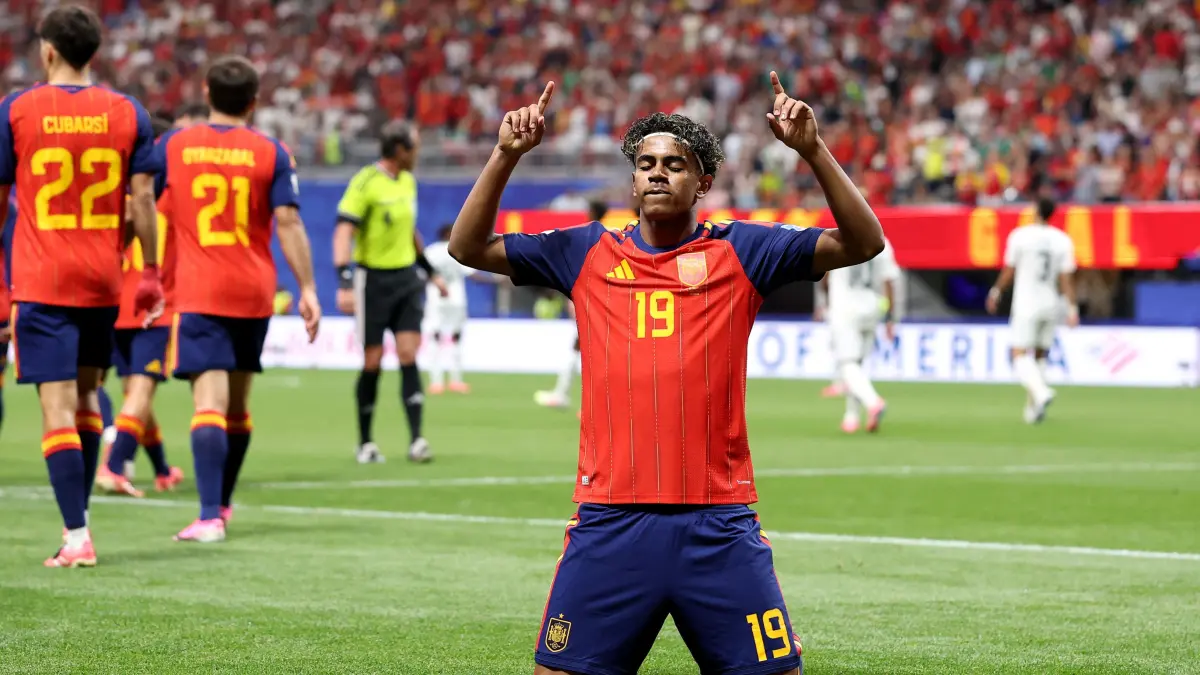 Spain v Saudi Arabia: Group H - FIFA World Cup 2026: ATLANTA, GEORGIA - JUNE 21: Lamine Yamal #19 of Spain celebrates with teammate Rodri #16 after scoring his team's first goal during the FIFA World Cup 2026 Group H match between Spain and Saudi Arabia at Atlanta Stadium on June 21, 2026 in Atlanta, Georgia. Justin Setterfield/Getty Images/AFP (Photo by Justin Setterfield / GETTY IMAGES NORTH AMERICA / Getty Images via AFP)