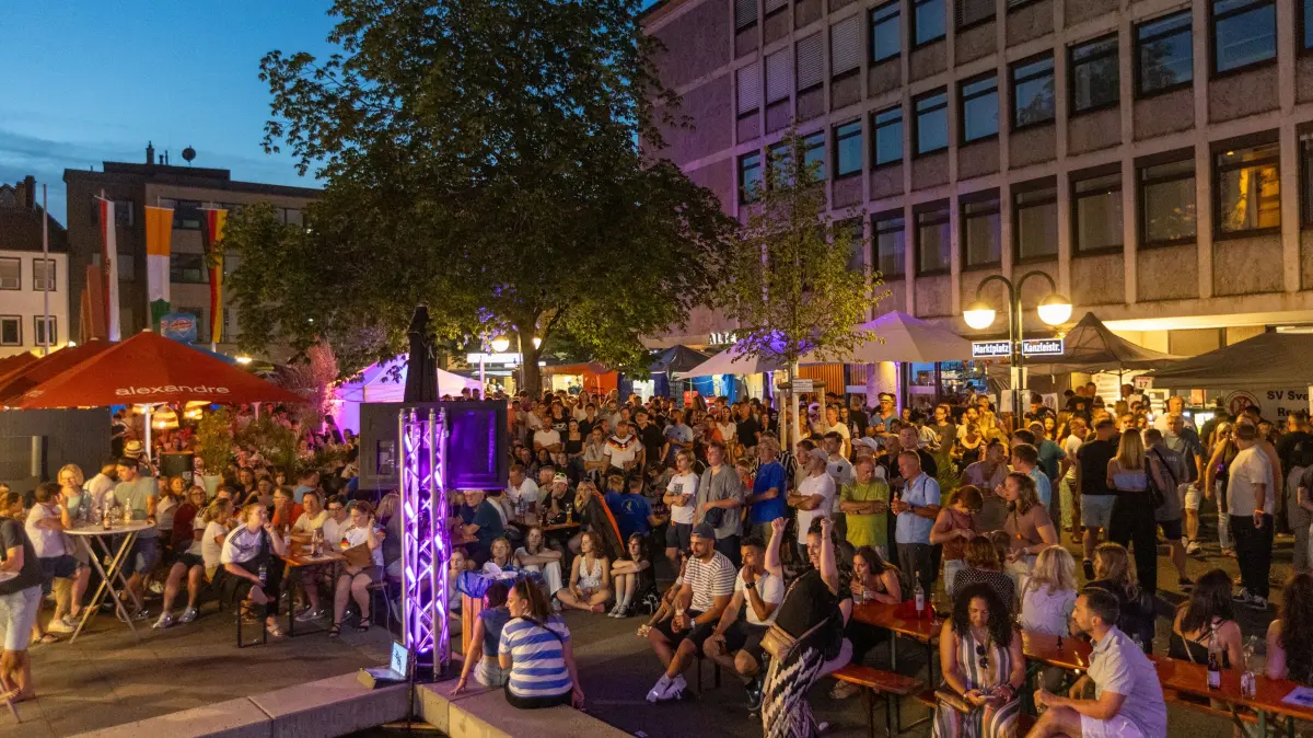 Fußball-Weltmeisterschaft Fußball-WM Reutlingen Public Viewing Fans Deutschland