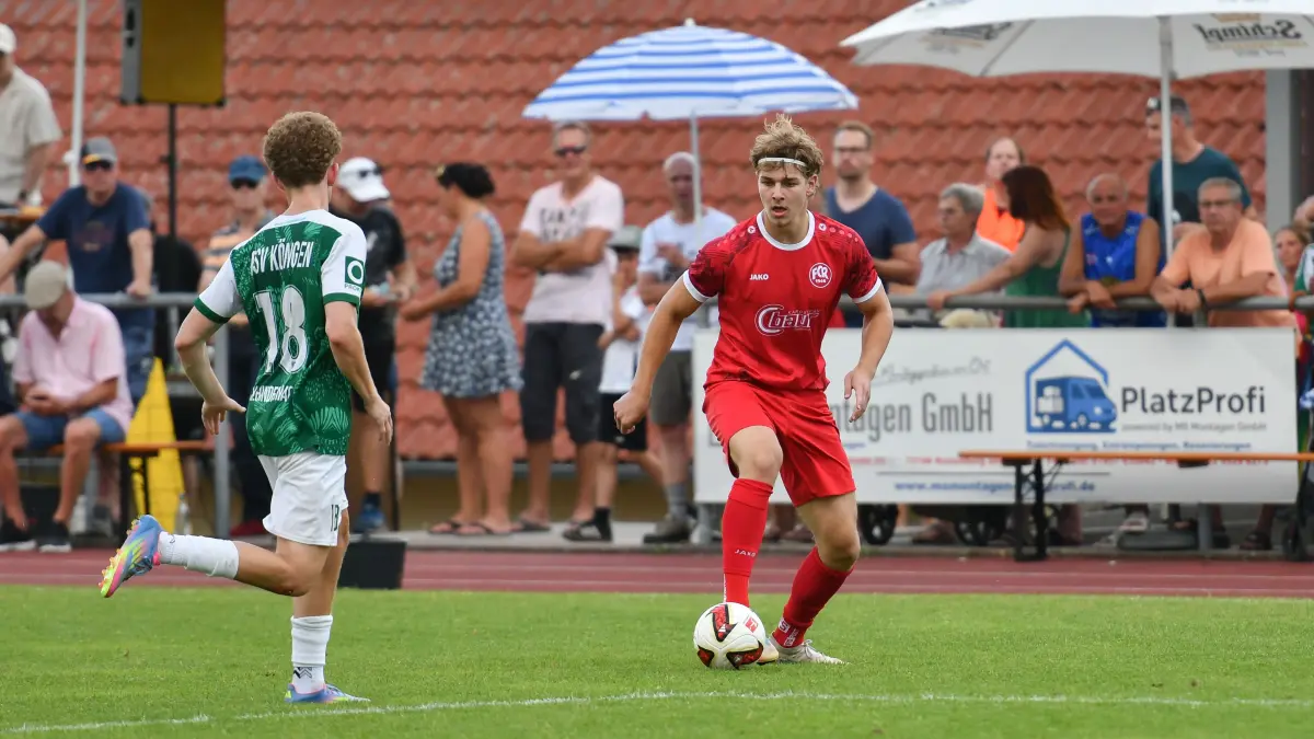 FC Rottenburg vs. TSV Koengen, Fussball, Relegation Verbandsliga Wuerttemberg, Saison 2025/2026, 21.06.2026: Jakob Bader (FC Rottenburg, #17), links Kimi Hindennach (TSV Koengen, #18)
FC Rottenburg vs. TSV Koengen, Fussball, Relegation Verbandsliga Wuerttemberg, Saison 2025/2026, 21.06.2026,
Foto: Eibner-Pressefoto/Ralph Kunze