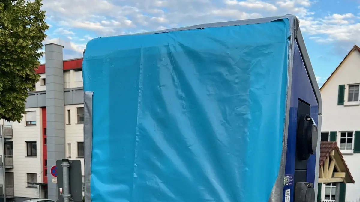 Hattenhofen Ladestation EnBW Parkplatz Display zerstört, unbrauchbar