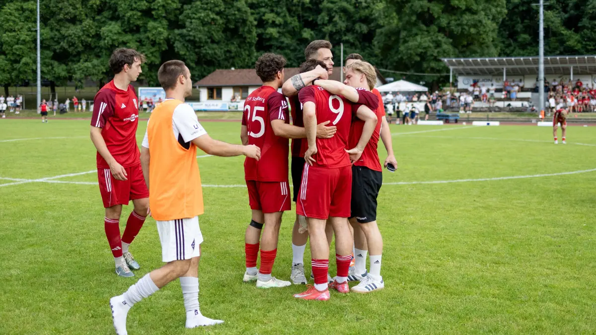 Spfr Gechingen-TSV Strassberg, Fussball Landesliga 3, Saison 2025/2026, 21.06.26, Spieltag 20: Trauer bei Strassberg nach der Niederlage bei der Relegation
Spfr Gechingen-TSV Strassberg, Fussball Landesliga 3, Saison 2025/2026, 21.06.26, Relegationsspiel in LL3 Württemberg, Spieltag 1
Foto: Kirsten Jäger/Eibner-Pressefoto