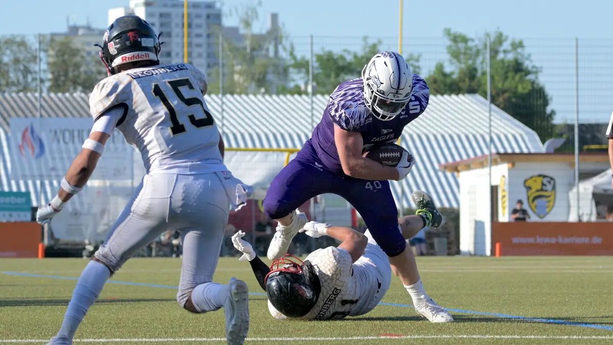 American Football RL | Leonberg Alligators vs. SSV Reutlingen 05 Eagles: American Football | Leonberg Alligators (weiss) vs. SSV Reutlingen 05 Eagles (lila) // 2026-06-06 // Foto: JoBaur // #40 Luis Ludwig List (SSV Reutlingen Eagles)