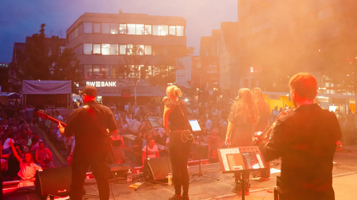 Reutlingen Stadtfest 2026, 19. und 20. Juni 2026, Innenstadt Party Menschen Altstadt feiern