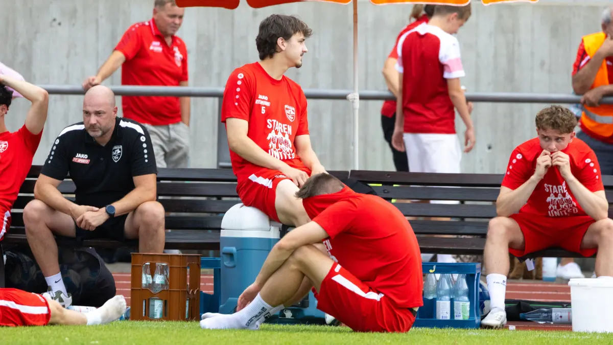 TV Echterdingen (gelb) vs. SV Ebersbach (rot),Fußball, Relegationsspiel Finale in LL, Saison 2025/2026, Rasenplatz Waldstadion, Waldstraße, 71034 Böblingen, 21.06.2026 - 15:00 Uhr: #,
TV Echterdingen (gelb) vs. SV Ebersbach (rot),Fußball, Relegationsspiel Finale in LL, Saison 2025/2026, Rasenplatz Waldstadion, Waldstraße, 71034 Böblingen, 21.06.2026 - 15:00 Uhr,
Foto: PhotoPeet / Sport- & Eventfotografie / Peter Harich