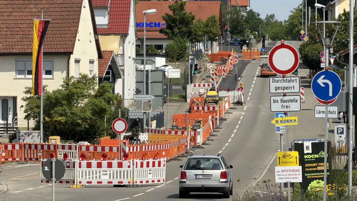 Für Umleitungen sorgt die Baustelle entlang der Heidelbergstraße in Bisingen.