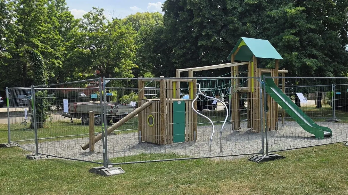 Marienspielwiese Hirrlingen ist gesperrt. Unbekannte haben Schrauben gelockert.