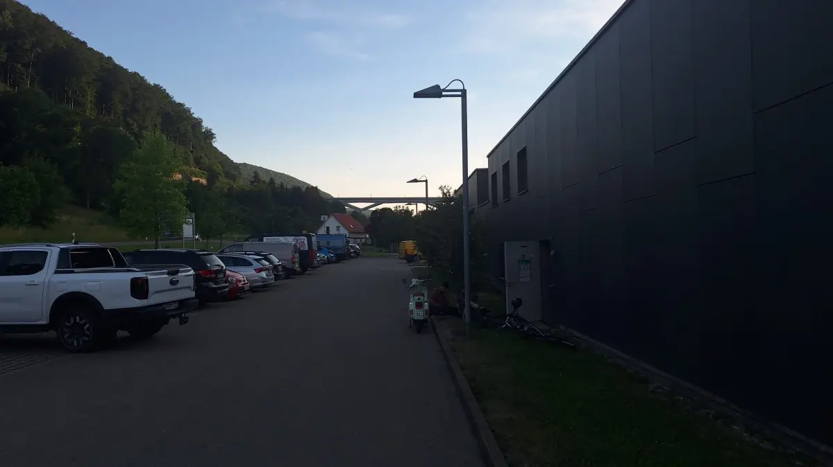 Der Hubschrauber über der Unglücksstelle.