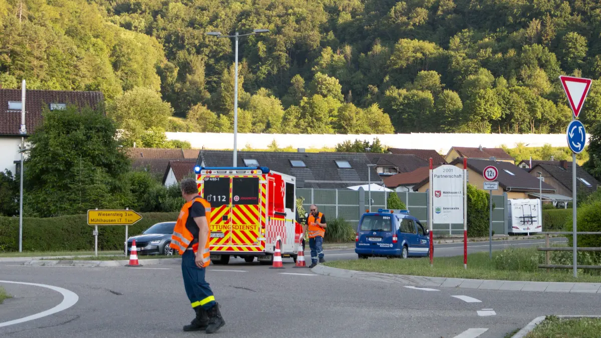 Mühlhausen, Kreisverkehr, Sperrung wegen Gefahrguttransporter auf der A8