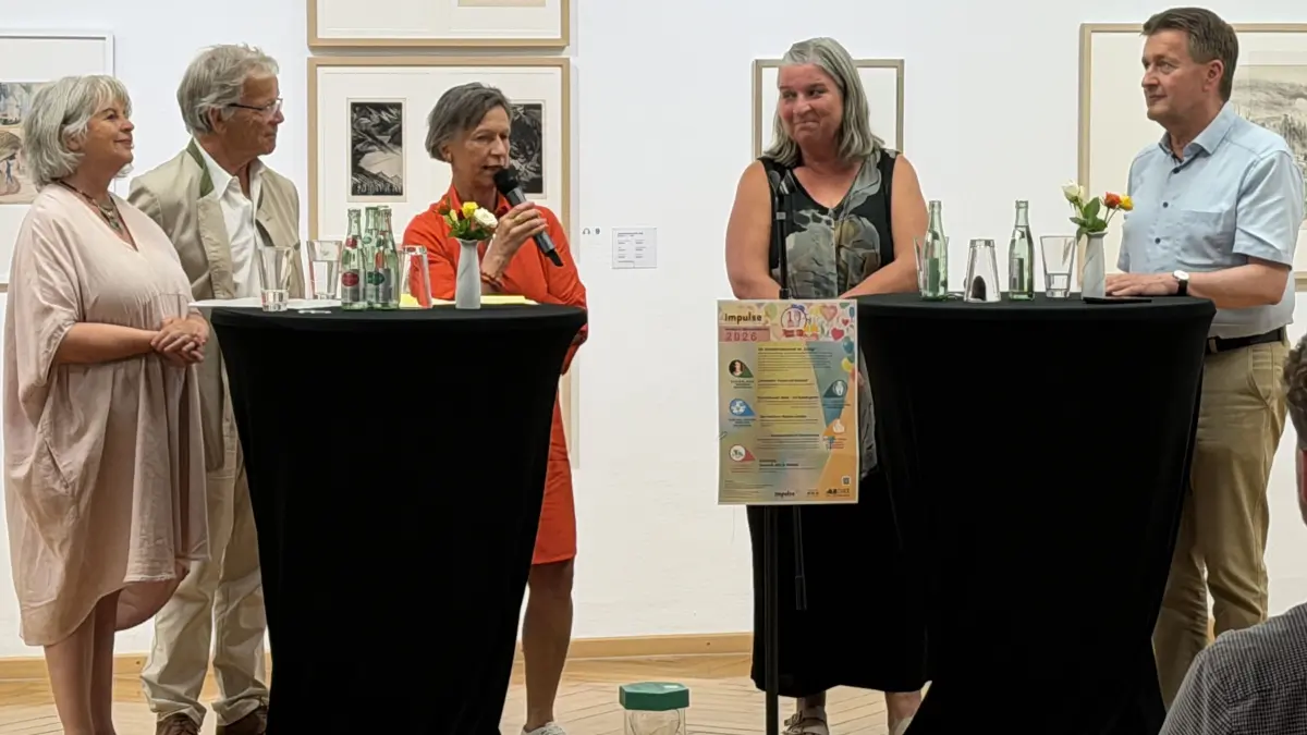 Gerontologin Ulla Reyle, Internist Reinhard Wulf, Moderatorin Dorothee Hummel-Wagner, Ernährungsberaterin Ute Streicher und Oberbürgermeister Roland Tralmer (von links) bei der Podiumsdiskussion im Kunstmuseum Albstadt über das Älterwerden.