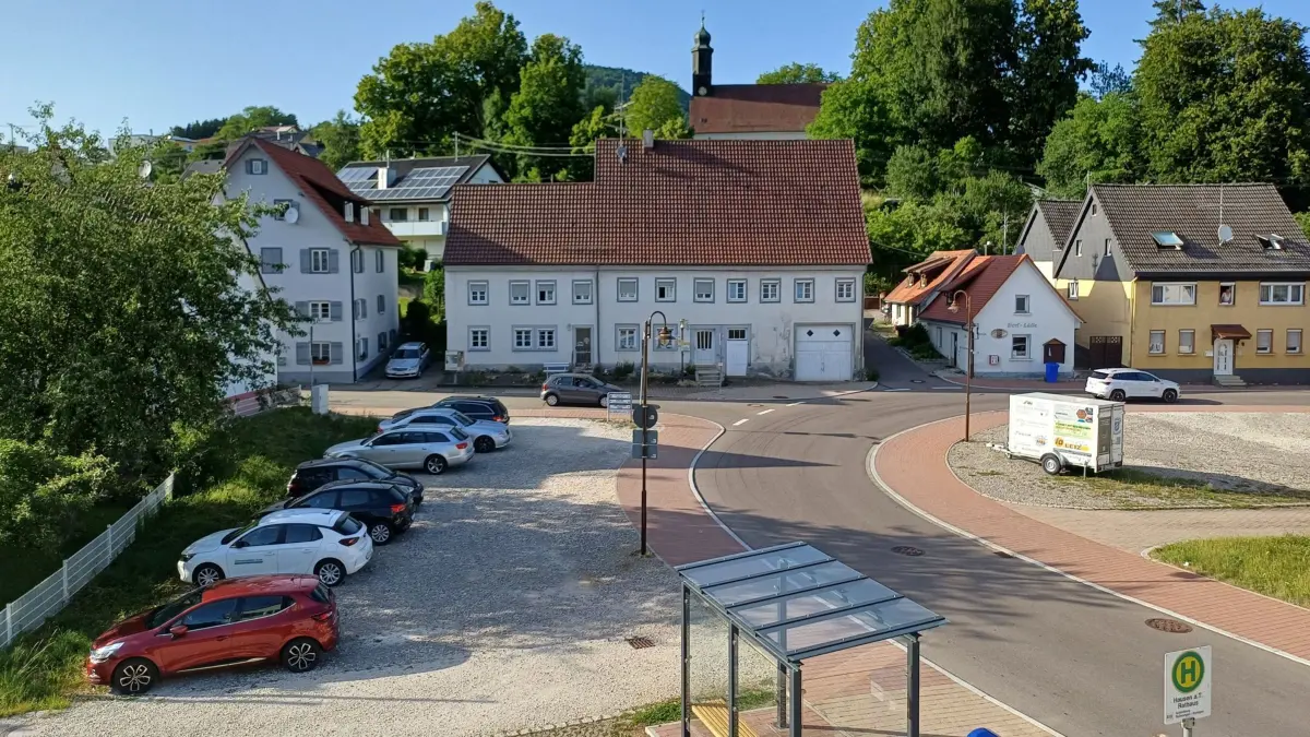 Dorfmitte Hausen am Tann