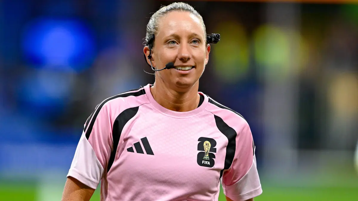 ATLANTA, GA - JUNE 18: Referee Tori Penso warms up prior to the start of the FIFA World Cup, WM, Weltmeisterschaft, Fussball 2026 Group A match between Czechia and South Africa on June 18th, 2026 at Atlanta Stadium in Atlanta, GA. Photo by Rich von Biberstein/Icon Sportswire SOCCER: JUN 18 FIFA World Cup 26 Group A - Czechia vs South Africa EDITORIAL USE ONLY Icon260618089