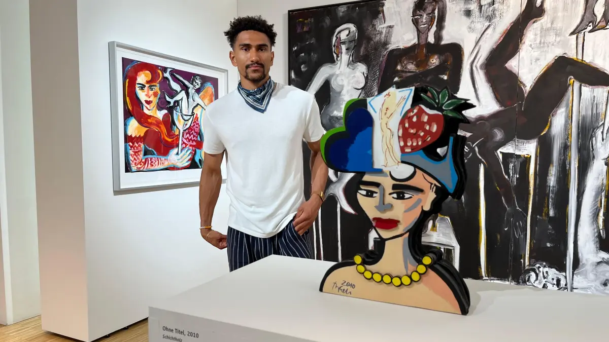 War anlässlich der Ausstellung seiner Mutter, Elvira Bach, in Tübingen zu Besuch: Basketball-Nationalspieler Maodo Lo.